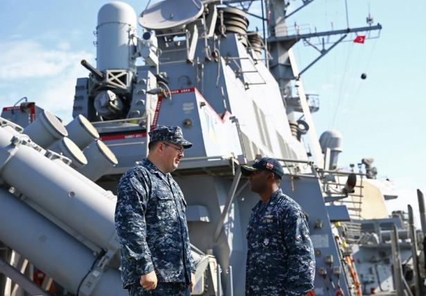 <p>Harpoon füzesinin bulunduğu geminin en önemli vurucu gücünü Tomahawk füzeleri oluşturuyor. Komuta odasından kontrol edilen uzun menzile sahip bu füzeler, ABD tarafından 1991'deki Körfez Savaşı'da yoğun olarak kullanılmış ve adını uluslararası kamuoyunda duyurmuştu.</p>
<p> </p>