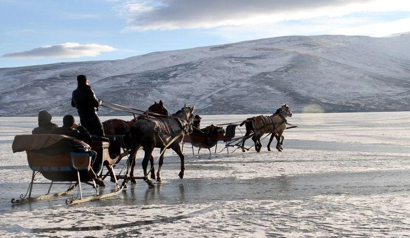 <p>Ardahan turizminde önemli bir yer tutan Çıldır Gölü'nün tanıtılması için her yıl düzenlenen "Çıldır Altın At Kış Şöleni" hazırlıklarına da başlandı. </p>
<p> </p>