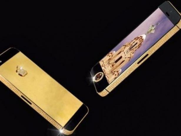 <p><strong>En pahalı iPhone 5</strong></p>

<p>Tasarımcı Stuart Hughes'un neredeyse 9 haftasını alan bu süslü iPhone 5 altın ve elmaslarla donatılmış bir tasarıma sahip. Fiyatı ise 15 milyon dolar!</p>
