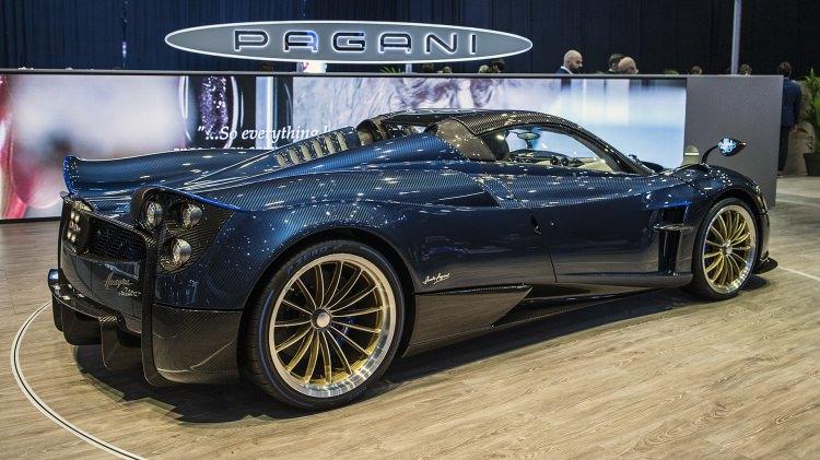 <p>Pagani Huayra Roadster</p>
