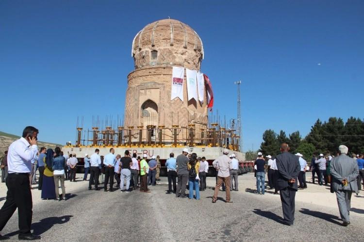 <p>Yetkililer, taşıma işleminin devam ettiğini, şu ana kadar herhangi bir sorunla karşılaşılmadığını söyledi.</p>
