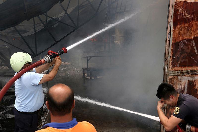 <p>Ekiplerin uzun uğraşları sonucu yangın söndürülürken, iki fabrika ve depoda büyük çapta hasar meydana geldi.</p>

<p> </p>
