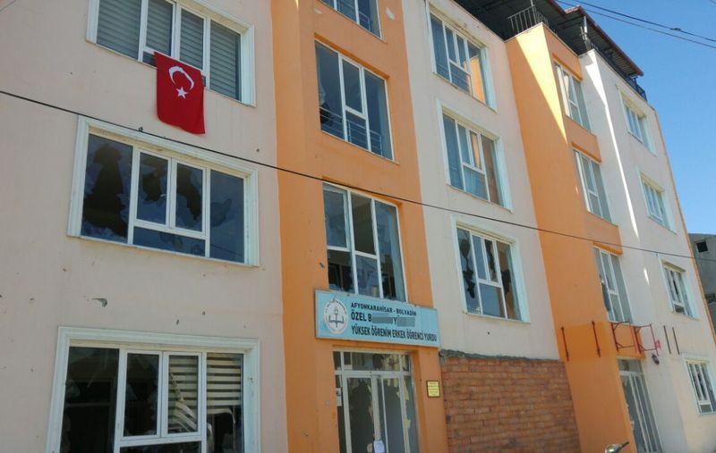 <p>Afyonkarahisar'ın Bolvadin ilçesinde Fethullahçı terör örgütü(FETÖ) soruşturması kapsamında 2 öğrenci yurdu ile 1 özel okul kapatıldı.</p>