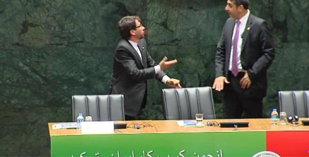 <p>Cumhurbaşkanı Gül, Türkiye’ye resmi bir ziyaret gerçekleştiren İran Cumhurbaşkanı Hasan Ruhani ile birlikte Türk-İran İş Forumu’na katıldı. </p>
