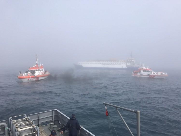 <p>Arama kurtarma çalışmaları kapsamında Deniz Kuvvetleri Komutanlığından SH-70 tipi helikopter, Hava Kuvvetleri Komutanlığından CN-235 arama kurtarma uçağı ve arama kurtarma helikopteri ile Sahil Güvenlik Komutanlığına ait bir arama kurtarma helikopteri bölgeye sevk edildi.</p>
