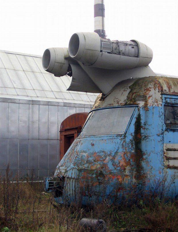 <p>Sovyet Rusya bir takım çılgın projeler yürütmekteydi ve bu turbo tren projesi yapımı da bunlardan sadece biriydi.</p>

<p> </p>
