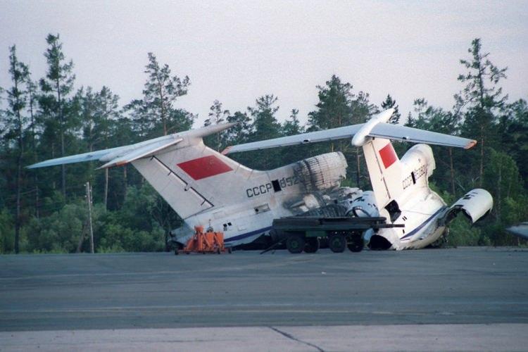 <p>- Rus Aeroflot Havayolları'na ait Tu-154 uçağı havada pilotların kontrolü yitirmesi nedeniyle düştü. Olayda yolcu ve mürettebat toplam 200 kişi hayatını kaybetti.</p>

<p> </p>
