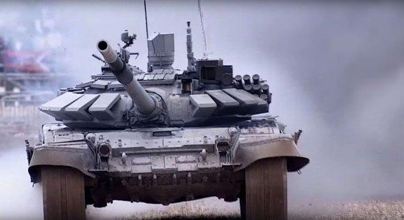 <p>T-14 Armata 'Super Tank' </p>

<p>T-14'ün oyun değiştiren özelliği, tam otomasyona sahip ve insansız taretli sistemi kullanıyor olması. T-14 Armata'nın ana silahı, 2A82-1M 125 mm'lik top ve dakika başına 10-12 tur arasında ateşleme kapasitesine sahip. Yakın gelecekte tamamen otonom tanklarla karşılaşabiliriz!</p>
