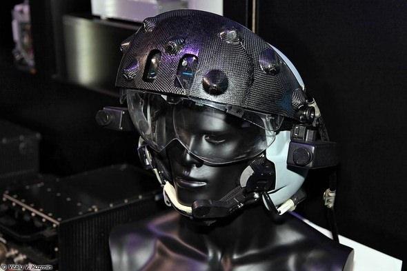 <p>Akıllı kask </p>

<p>T50 pilotunun taşıdığı kaskın birkaç farklı ekranı bulunuyor. Ancak pilotlar hayati kararları kaskın tepesinde bulunan dahili ekrana bakarak veriyor.</p>
