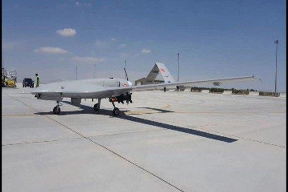 <p>BAYRAKTAR İHA'NIN ÖZELLİKLERİ </p>
<p>24,000 Feet Uçuş İrtifası<br />
24 Saat Havada Kalış Süresi<br />
150 Km Haberleşme Menzili<br />
Tam Otomatik Uçuş Kontrol ve 3 Yedekli Otopilot Sistemi (Triple Redundant)<br />
150 KM haberleşme menzili</p>
