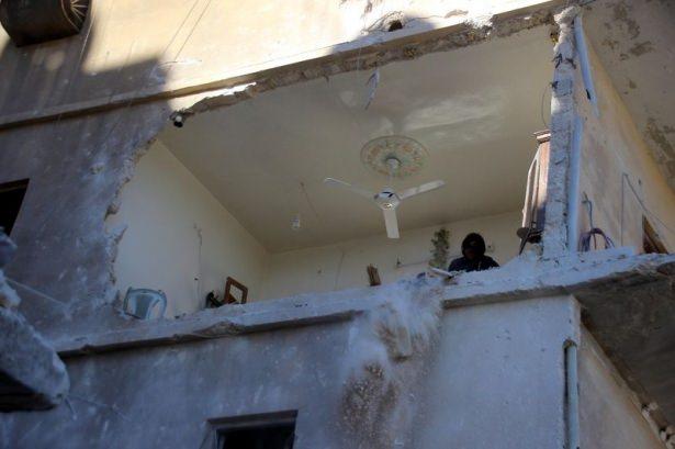 <p>Saldırı sebebiyle b&ouml;lgedeki bina ve d&uuml;kkanlar kullanılamaz hale geldi.</p>
