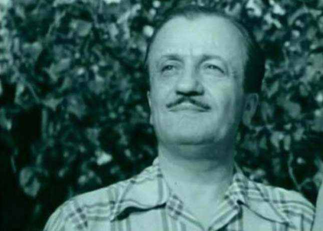 <p>Türkiye'ye döndüğü 1928 yılından sonra çeşitli işlerde çalıştı. İstanbul Güzel Sanatlar Akademisi, Ankara Devlet Konservatuarı, Ankara Üniversitesi Dil ve Tarih-Coğrafya Fakültesi'nde hocalık yaptı(1939-43).</p>