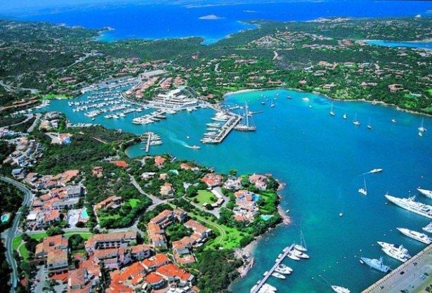 <p>Forbes’un en zenginler listesine 97. sıradan giren Rus oligark Andrey Melnichenko’nun “A” isimli yatının değeri ise 322 milyon dolar.</p>
<p> </p>
