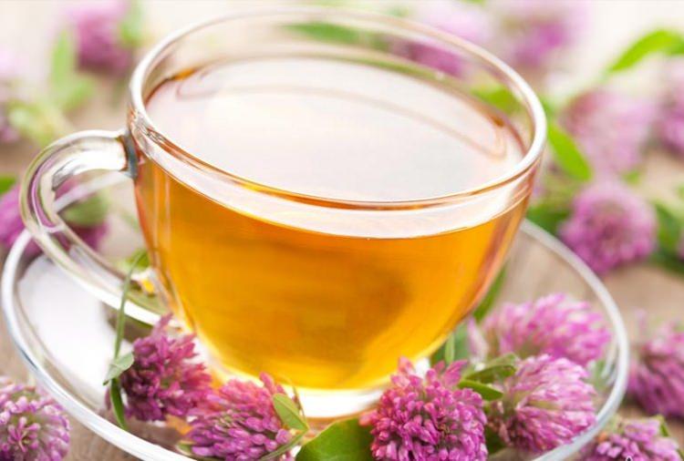 <p>6. Çay ve kahve gibi kafeinli içiceklerin yerine bitkisel çaylar ve su tüketmeye dikkat edin. </p>
