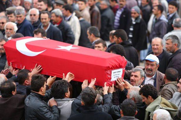 <div>Dün mahsur kaldığı maden ocağından cansız bedeni çıkartılan Ömer Cansu son yolculuğuna uğurlandı.</div>

<div> </div>
