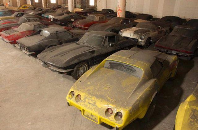 <p><strong>GARAJDA ÇÜRÜMEYE TERKEDİLEN CORVETTE KOLEKSİYONU</strong></p>
<p>İlki 1950’li yıllarda üretilen ve bir zamanlara damgasını vuran 36 adet Corvette araba, ABD’nin New York şehrindeki bir garajda terk edilmiş halde görüntülendi.</p>
<p> </p>