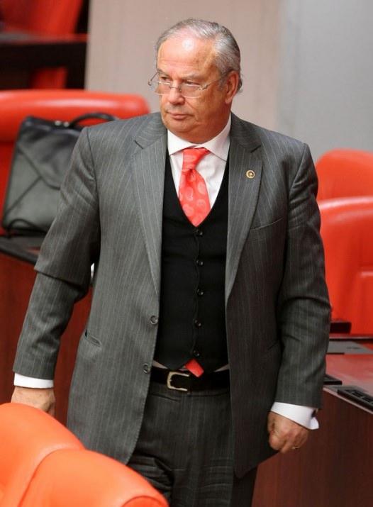 <p>MEHMET DOMAÇ- (AK PARTİ İSTANBUL MİLLETVEKİLİ) Fenerbahçe büyük bir puan farkıyla Arena'ya gidiyor ve onun rahatlığıyla oynayacak. Fenerbahçe'nin gol silahları son zamanlarda çok gol kaçırıyor olsa da sarı-lacivertli takım Arena'da yenilmez. </p>