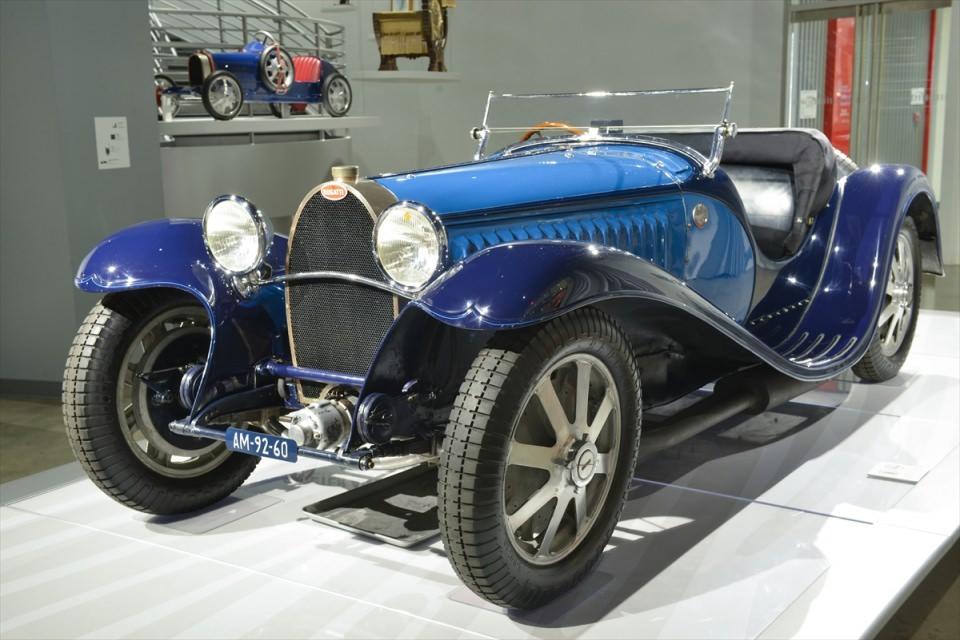 <p>ABD'nin California Eyaleti Los Angeles kentindeki Petersen Otomotiv Müzesi'nde Bugatti otomobil sergisi kapılarını ziyaretçilere açtı. Fotoğrafta 1932 model Bugatti Type 55 Super Sports görülüyor.</p>

<p> </p>
