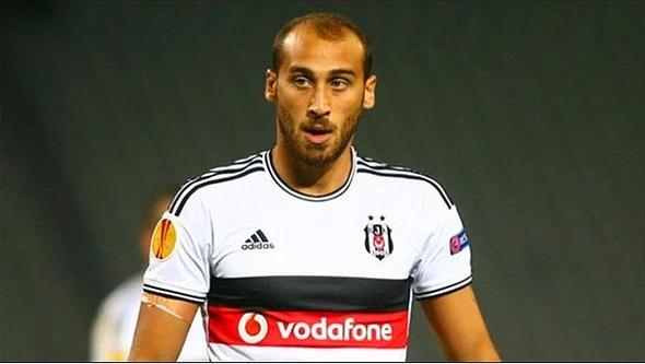 <p>Cenk Tosun<br />
<br />
Beşiktaş'ta forma giyen popüler futbolcu da saç ektirenler arasında. </p>
