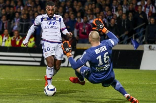 <p>16) Stephane Ruffier (Fransa-Saint-Etienne)</p>
<p> </p>