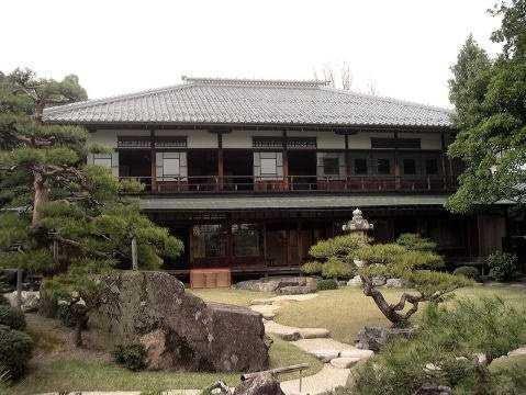 <p><strong>705 — Nisiyama Onsen Keiunkan</strong><br />
Dünyadaki en eski otel Japonya'nın Yamanashi şehrinde faaliyet gösteriyor. 705 yılından beri aralıksız hizmet vererek Guinness Rekorlar Kitabı'na girmeyi başardı.</p>