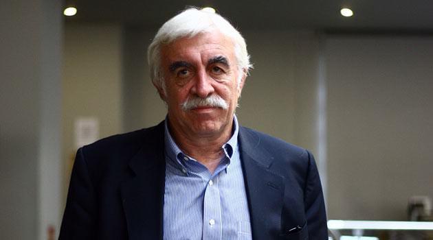 <p>Twitter'ı son aylarda yoğun olarak kullanmaya başlayan gazeteci Cengiz Çandar da attığı bir tweetle takipçilerini şaşırttı. 'İstanbul'un merkezine hükmedemeyen, Ankara merkezine giremeyen Başbakan, havaalanı ile şehrin girişi arasında her yerde miting yapıyor' twitini atan Çandar, takipçileri tarafından popülistlik yapmakla eleştirildi.</p>
