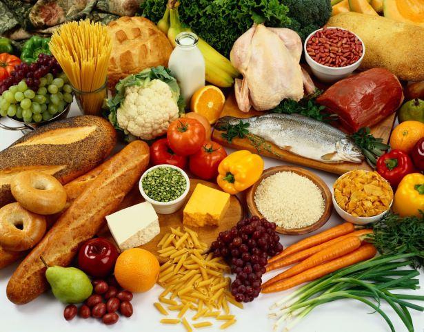<p>Sağlıklı beslenmeyi alışkanlık haline getirmemiz ve vücudumuza faydalı olan yiyecekleri devamlı tüketmemiz gerekiyor. İşte en sağlıklı 10 yiyecek listesi...</p>
