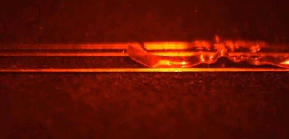 <p>Işık kaynağı altındaki hareket dalgaları ile bir tırtıl görüntüsü veren mikro-robot, pek çok farklı özelliği barındırıyor.</p>

<p> </p>
