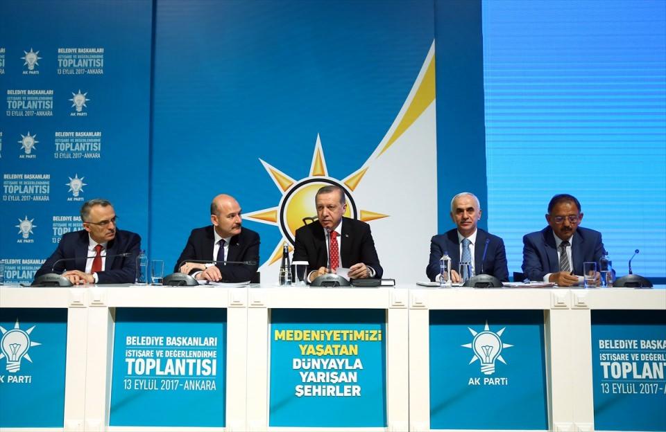 <p>Cumhurbaşkanı ve AK Parti Genel Başkanı Recep Tayyip Erdoğan, ATO Congresium'da düzenlenen Belediye Başkanları Toplantısı'na katıldı.</p>

<p> </p>
