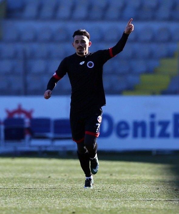 <p>Serdar Gürler (2,00 mil. €)<br />
<br />
Artış: 1,00 mil. € (100,0 %)</p>
