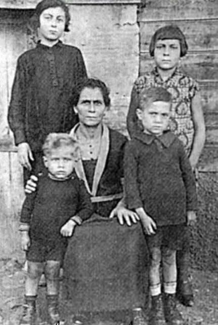 <p><span style="color:rgb(102, 102, 102)">Lefter Küçükandoyadis</span></p>
