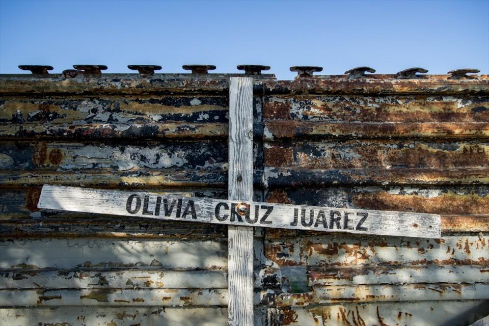 <p>İ&ccedil; G&uuml;venlik Bakanlığına ger&ccedil;ekleştirdiği ziyarette konuşan Trump, aylardır Amerikan kamuoyunda tartışılan "Meksika sınırına duvar &ouml;r&uuml;lmesi" ile ilgili başkanlık kararnamesine imza attığını bildirdi.</p>

<p>&nbsp;</p>
