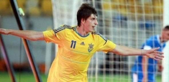 <p><strong>PYLYP BUDKİVSKY - ANZHİ</strong><br />
<br />
Beşiktaş'ta golcü araşları hızlandı. Shaktar Donetsk'in oyuncusu olan ve Anhzi'de kiralık oynayan Pylyp Budkivsky'nin menajerler tarafından önerilmesiyle Siyah-Beyazlılar bu oyuncuyu gündemine almaya karar verdi. 1.96 boyunda ve 24 yaşında olan Pylyp Budkivsky pivot santrafor özellikleri teknik direktör Şenol Güneş'in istediği golcü tipine uyuyor. Shaktar ile sözleşmesi Haziran ayında bitecek olan Budkivsky için hem Anzhi hem de Shaktar ile görüşerek transferi bitirmeye çalışacağı öğrenildi. Geçen sezon Zorya'da kiralık oynayan Budkivsky 34 maçta 17 gol atarken bu sezon Anzhi'ye kiralandı ve 22 maçta 5 gol attı.</p>