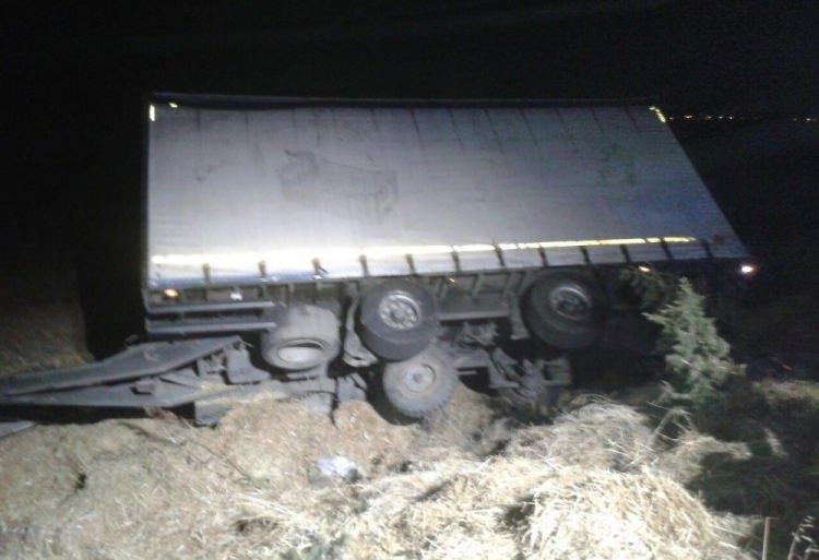 <p>Kaza, Bandırma-Balıkesir karayolunun 15&rsquo;inci kilometresinde Kuşccenneti mevkiinde d&uuml;n gece saat 01.45 sıralarında meydana geldi.</p>
