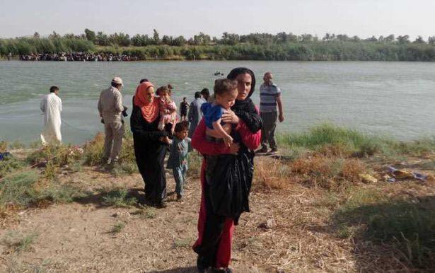 <p>Bir kadın, "Bazıları kendini ateşe verdi. Allah şahidim, bazıları kendi çocuklarını boğdu. Bazıları yemek olmadığı için çocuklarını sokağa bırakıp gitti" dedi.</p>

<p> </p>

