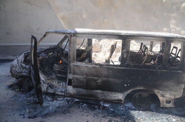 <p>PKK'lıların iş makinelerini yaktığı inşaat sahasında, Karadeniz'i Irak - Suriye sınırına bağlayacak olan yolun çalışması yapılıyor. Çalışma yapılan yol, aynı zamanda Şırnak'ı tarihi İpekyolu'na bağlayacak.</p>
<p> </p>