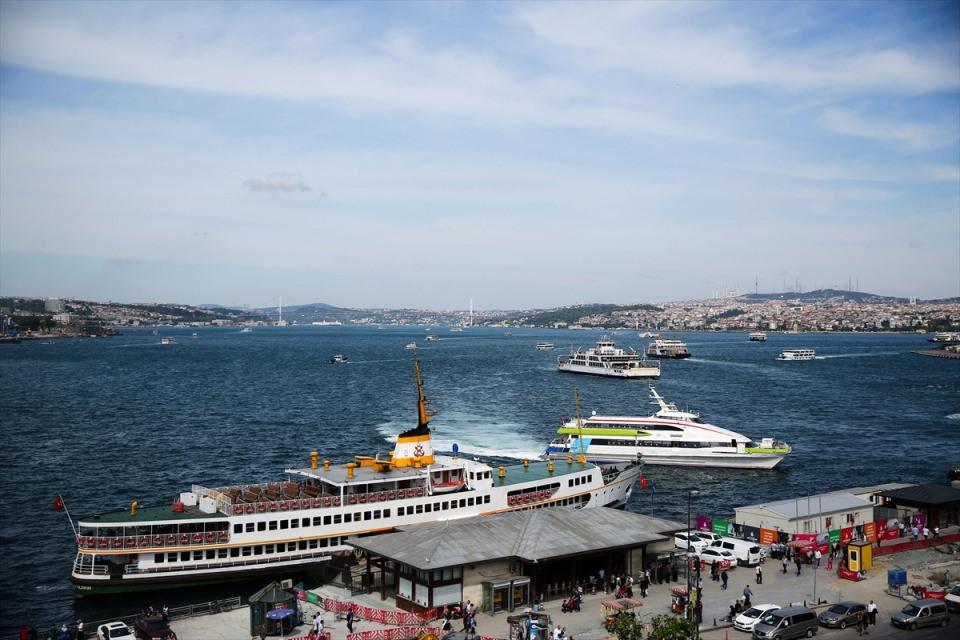<p>Basketbolseverler özellikle Dörtlü Final organizasyonunun yapılacağı Sinan Erdem Spor Salonu'na daha kolay ulaşma imkanı bulacak. Ataköy'deki spor salonuna gitmek isteyecek taraftarlar, metrobüsün yanı sıra metro ve otobüsle salona ulaşabilecek.</p>
<p> </p>