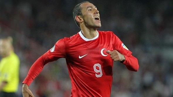 <div><strong>38 MİLLİ MAÇTA 10 GOLÜ VAR</strong></div>
<div> </div>
<div>Ankara Petrolofisi'nde futbola başlayan Umut Bulut, daha sonra Ankaragücü, İnegölspor, Trabzonspor, Toulouse ve Galatasaray takımlarında oynadıktan sonra Kayserispor'a geldi. 33 yaşındaki futbolcu A Milli Takım'da da 38 defa forma giydi ve 10 gol attı.</div>