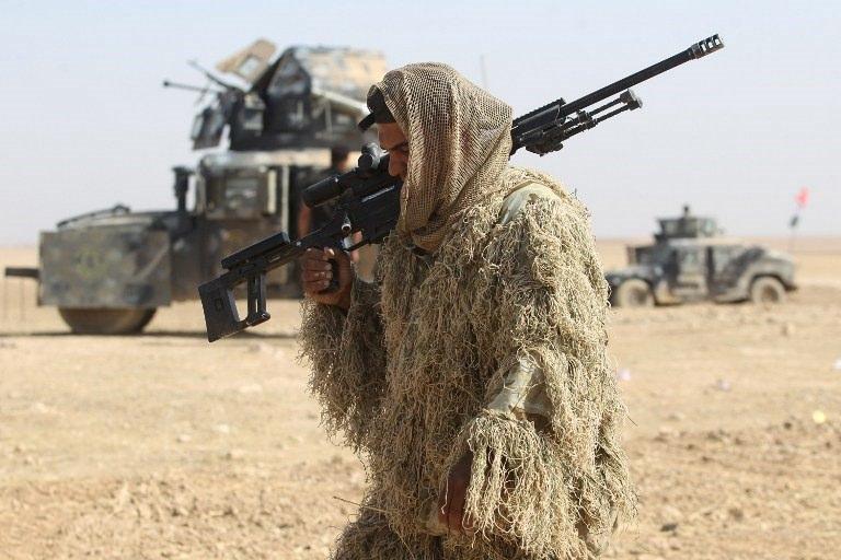 <p>Irak ordusu, Musul'un 55 kilometre batısında yer alan Telafer'e ilerlediği duyuruldu. Bu operasyonda Iraklı askerlere Şii milis gücü Haşdi Şabi de eşlik ediyor.</p>

<p> </p>
