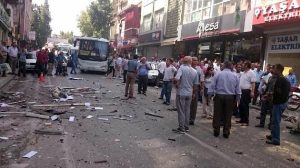 <p><strong>18 MAYIS 2015</strong><br />
<br />
Adana Seyhan ve Mersin Akdeniz'deki HDP parti binalarına bombalı saldırı.</p>