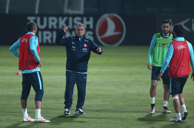 <p>Çakar'ın canlı yayında futbolculara dağıtılan primleri açıklamasının ardından birçok taraftar sosyal medyadan tepki gösterdi. İşte o yorumlar...</p>

<p> </p>
