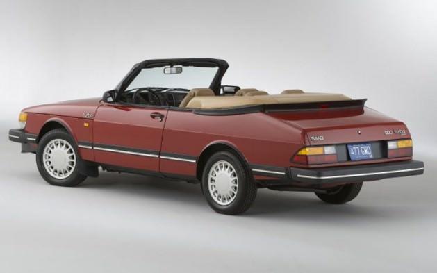 <p>Saab 900</p>
