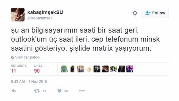<p>Oysa T&uuml;rkiye bu yıl kış saati uygulamasına ge&ccedil;medi. Bu karışıklık y&uuml;z&uuml;nden birka&ccedil; g&uuml;nd&uuml;r sıkıntı yaşanmasına Twitter'dan eğlenceli tepkiler geldi. İşte o tweet'ler...</p>
