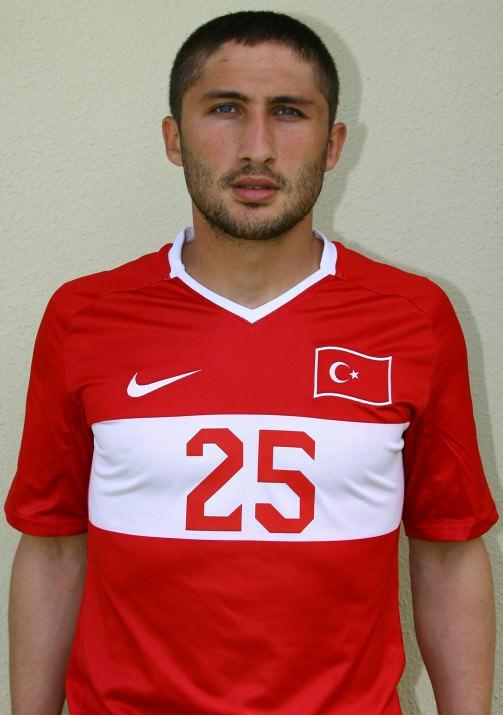 Sabri Sarıoğlu (GS) Sabit ücret 1.250.000 dolar -2.268.750 TL - 340.312 TL - Maç başı: 15.000 dolar -1.023.750 TL - 153.562 TL - Toplam : 3.292.500 TL - 493.875 TL