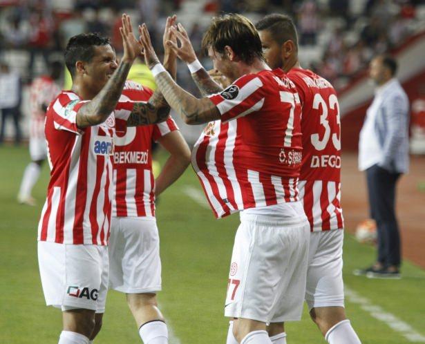 <p>14. Antalyaspor (38 puan)</p>