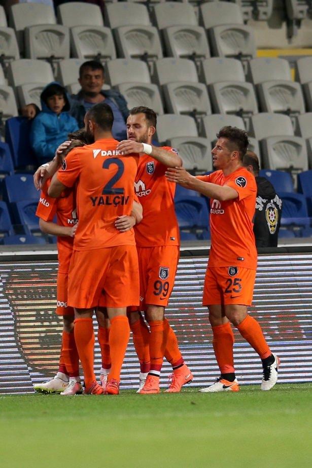 <p>3. Medipol Başakşehir (55 puan)</p>