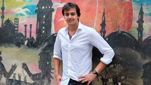 <p>Sadri Alışık Savaş Ay vefat etmiş allah rahmet eylesin, çok samimi düzgün bir insandı. Mekanın cennet olsun Savaş Abi...</p>