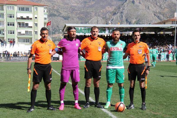 <p>AMASYA'da Bölgesel Amatör Lig 4'üncü grupta mücadele eden Yeni Amasyaspor- Erbaaspor müsabakası sonrasında olaylar çıktı.</p>
