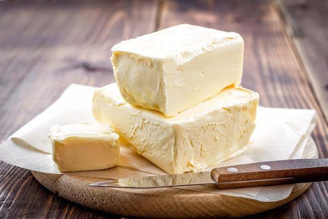 <p>Dicle Üniversitesi (DÜ) Ziraat Fakültesi Öğretim Üyesi Doç. Dr. Mikdat Şimşek, çeşitli karışımlardan elde edilen margarin yağlarının kalp hastalıkları ve anne sütünün kalitesini düşürmesi gibi zararlarının olduğuna dikkat çekti.</p>
