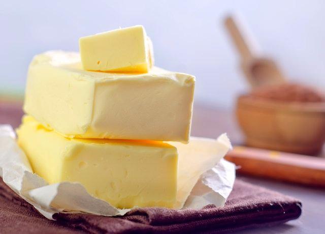 <p>Doç. Dr. Mikdat Şimşek, 1870'li yıllardan itibaren özellikle savaşlarda askerlerin beslenmeleri için üretilen ve zamanla milyonlarca insanın kullandığı margarin yağlarının zararları hakkında bilgi verdi.</p>
